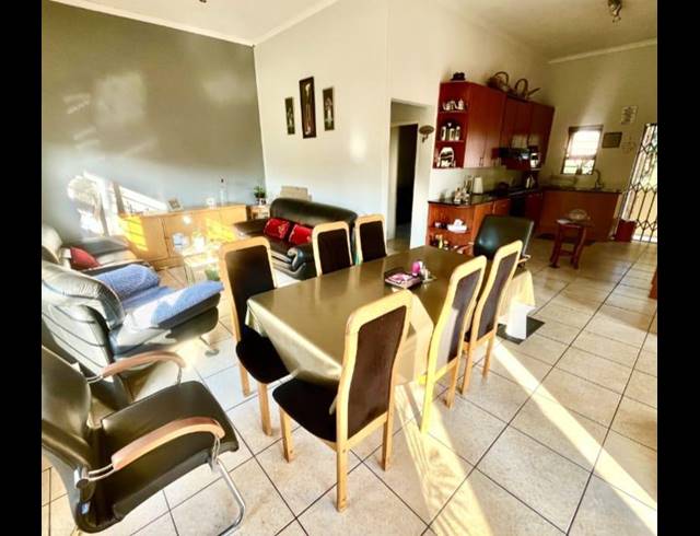 3 BEDROOM TOWNHOUSE FOR SALE IN OAKDENE